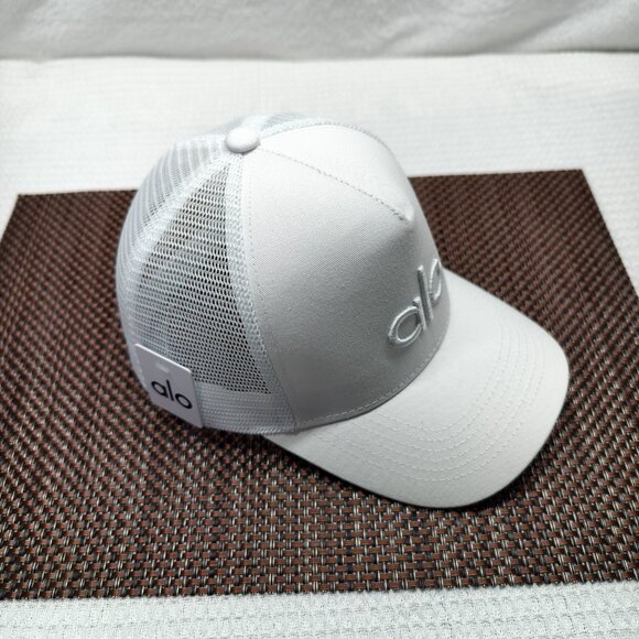 🔥NWT🔥ALO Yoga Lightweight Baseball Cap | Moisture-Wicking & Adjustable Fit - Picture 3 of 5
